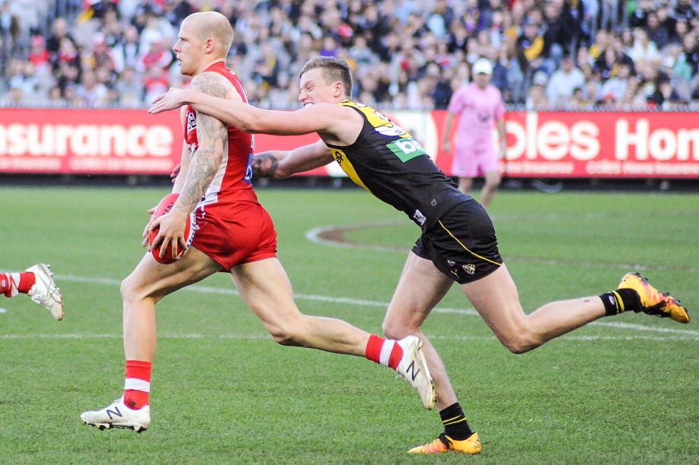 Connor Menadue chase down tackle on Zak Jones.1