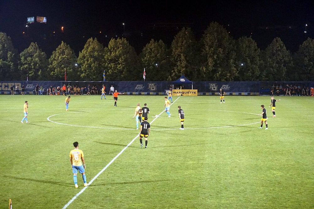 Milwaukee vs. Marquette men's soccer 2022 12 (kick-off)