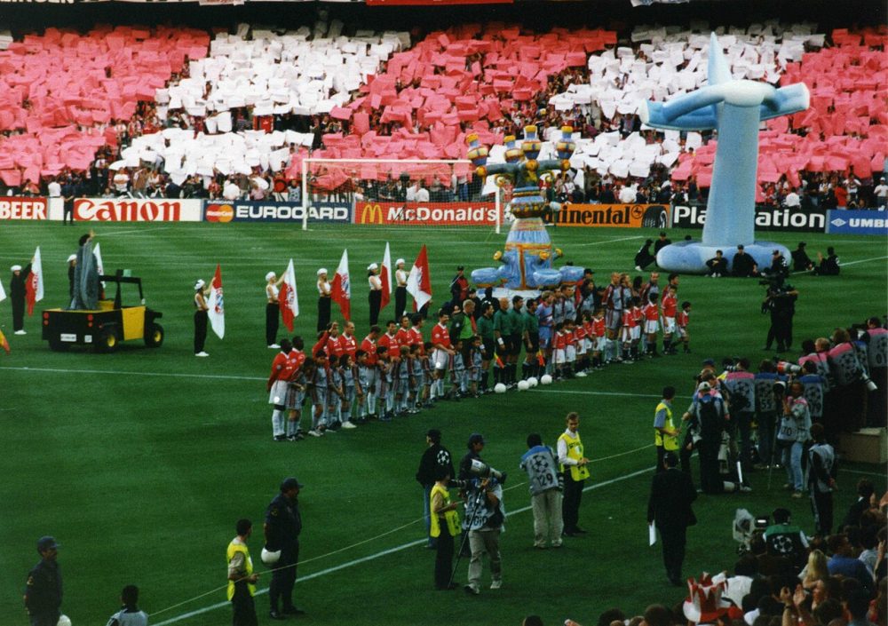 1999 UEFA Champions League Final teams line up