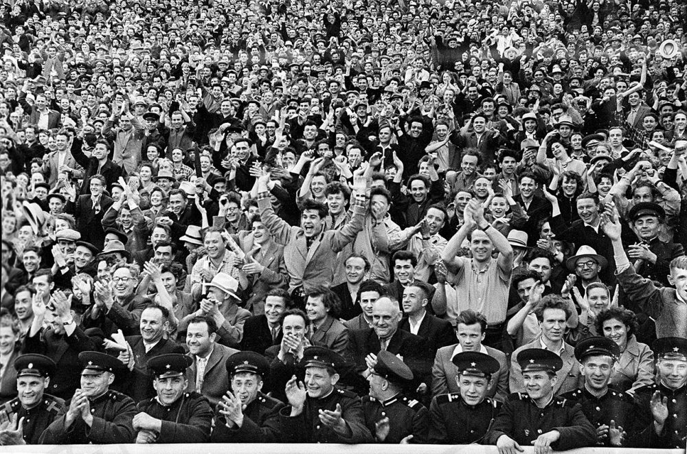 1958 football supporters on Luzhniki